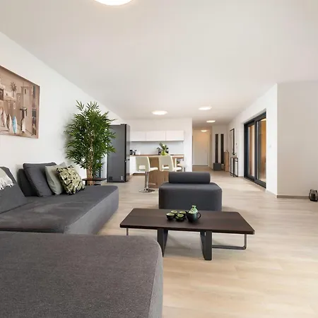 Apartman Luna By El-pi Tours